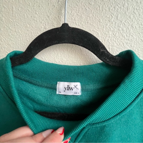 Yllw the Label Roses are Red Crewneck Sweatshirt - Picture 4 of 5